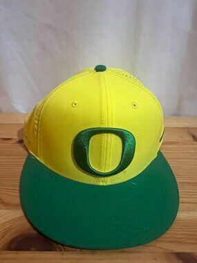 Nike True Oregon Ducks Snapback Hat Yellow Green Flat Brim Adjustable Strap NCAA